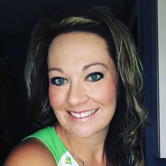 Meet your Posher, Julie - Picture 1 of 1